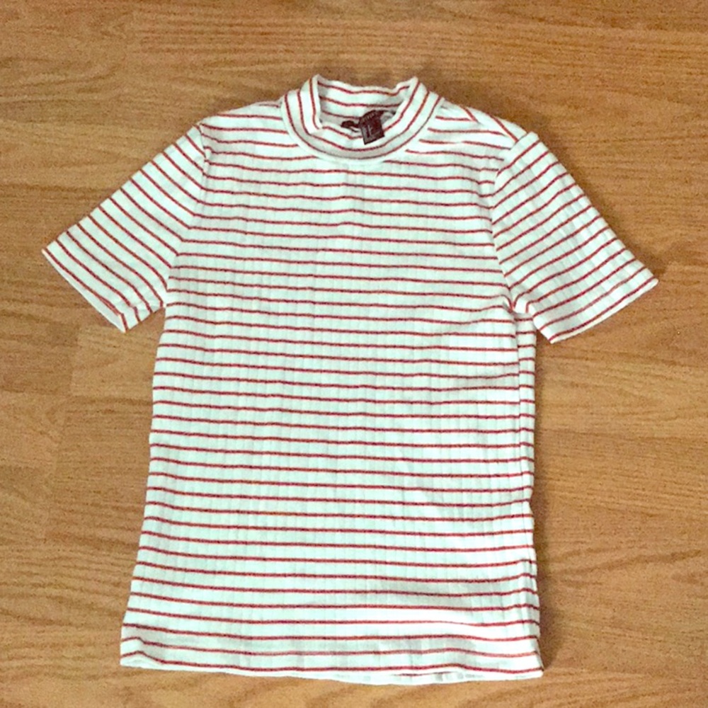 White and red striped semi turtle neck.